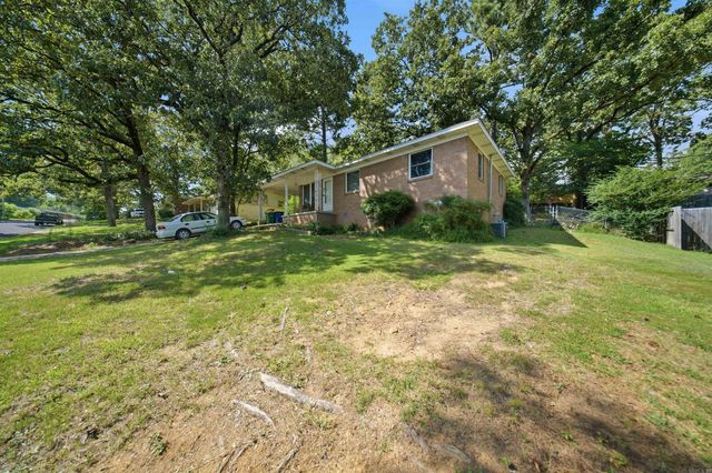 22 Cliffwood Cir, North Little Rock, AR 72118