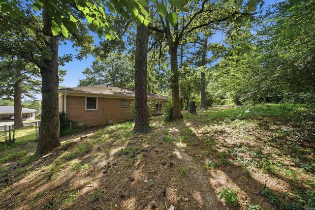 22 Cliffwood Cir, North Little Rock, AR 72118