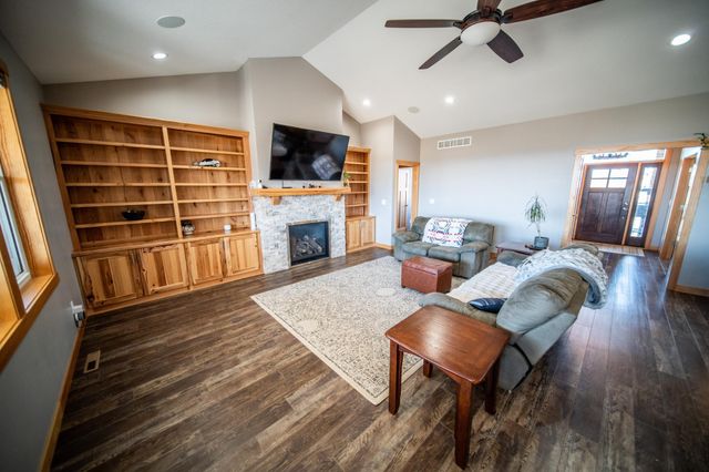 5892 Cambridge Hill Rd SE, Rochester, MN 55904