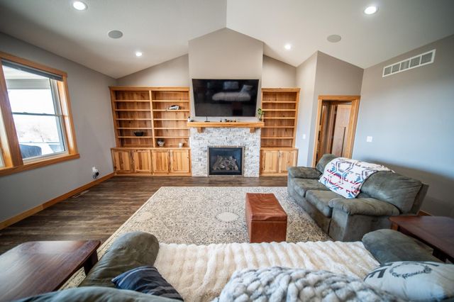 5892 Cambridge Hill Rd SE, Rochester, MN 55904