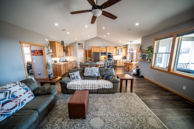 5892 Cambridge Hill Rd SE, Rochester, MN 55904