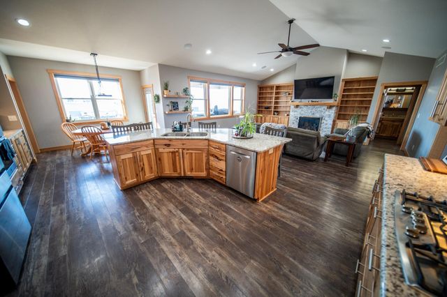 5892 Cambridge Hill Rd SE, Rochester, MN 55904