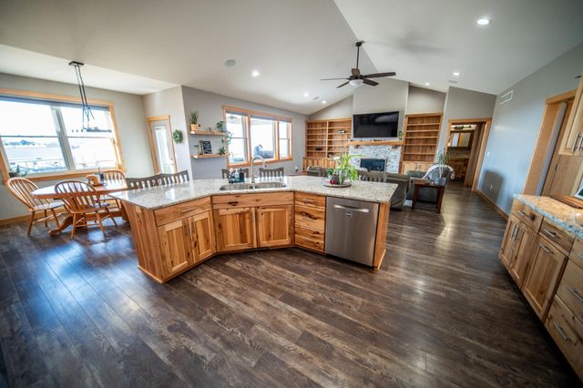 5892 Cambridge Hill Rd SE, Rochester, MN 55904