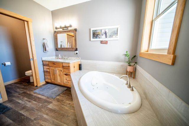 5892 Cambridge Hill Rd SE, Rochester, MN 55904