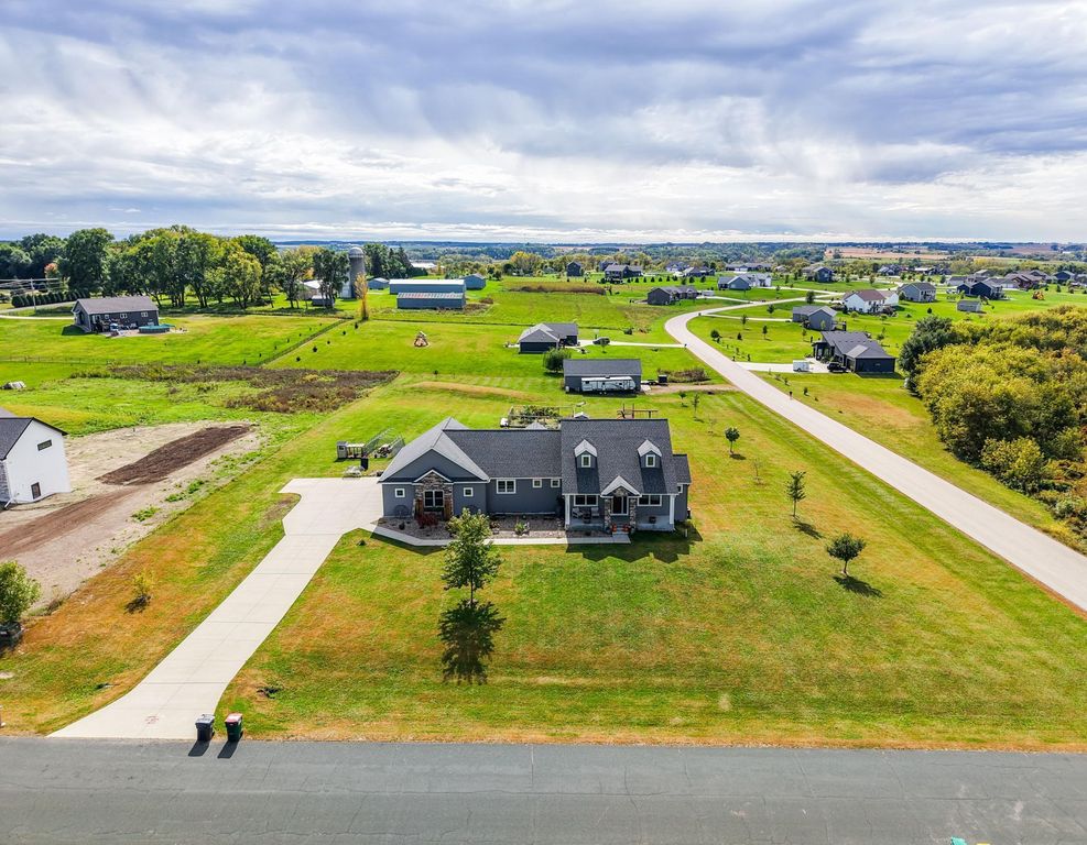 5892 Cambridge Hill Rd SE, Rochester, MN 55904