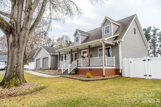 1827 Kincaid Court, Hickory, NC 28602