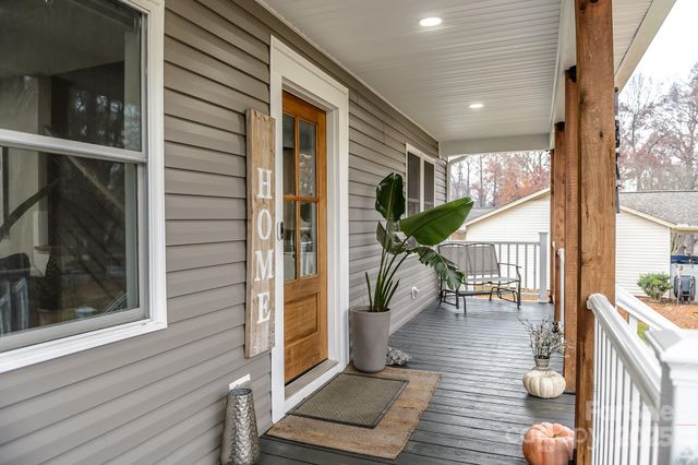 1827 Kincaid Court, Hickory, NC 28602