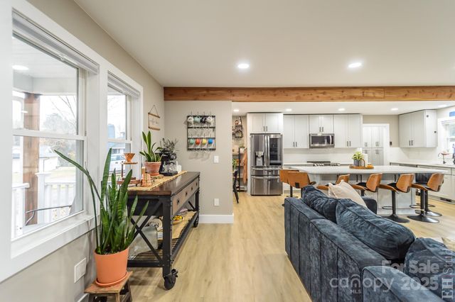 1827 Kincaid Court, Hickory, NC 28602