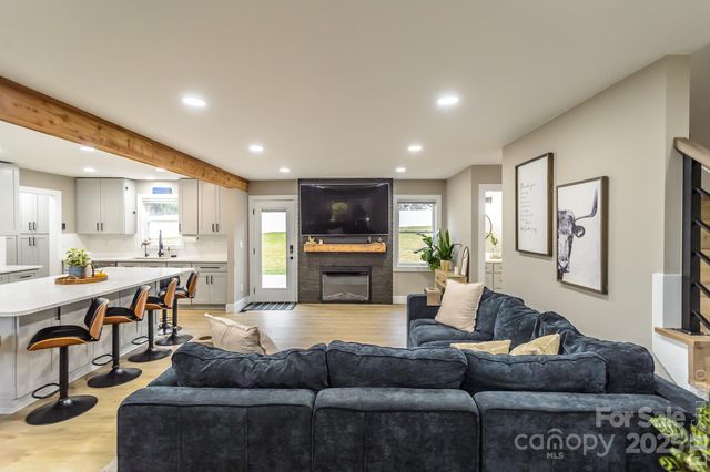 1827 Kincaid Court, Hickory, NC 28602