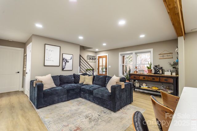 1827 Kincaid Court, Hickory, NC 28602