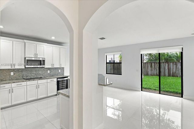 8770 NW 99th Path 0, Doral, FL 33178