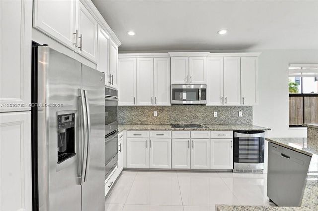 8770 NW 99th Path 0, Doral, FL 33178
