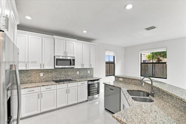 8770 NW 99th Path 0, Doral, FL 33178