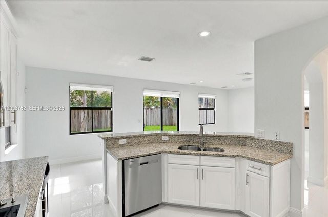 8770 NW 99th Path 0, Doral, FL 33178