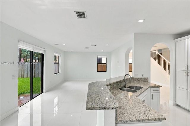 8770 NW 99th Path 0, Doral, FL 33178