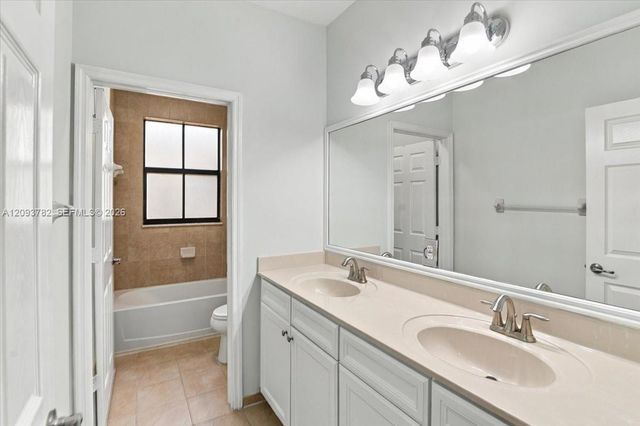8770 NW 99th Path 0, Doral, FL 33178
