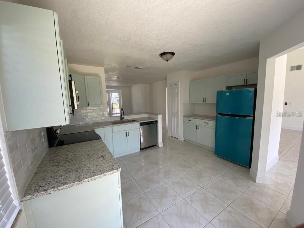 Image 11 of property listing at 198 N LAKE COURT, Kissimmee, FL 34743