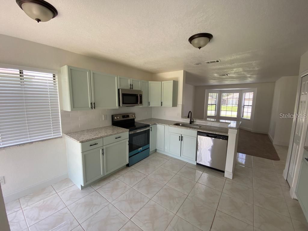 Image 12 of property listing at 198 N LAKE COURT, Kissimmee, FL 34743