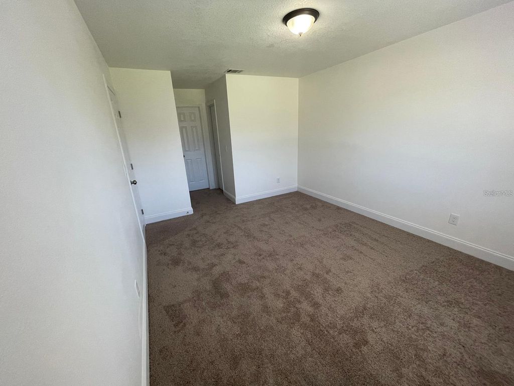 Image 14 of property listing at 198 N LAKE COURT, Kissimmee, FL 34743