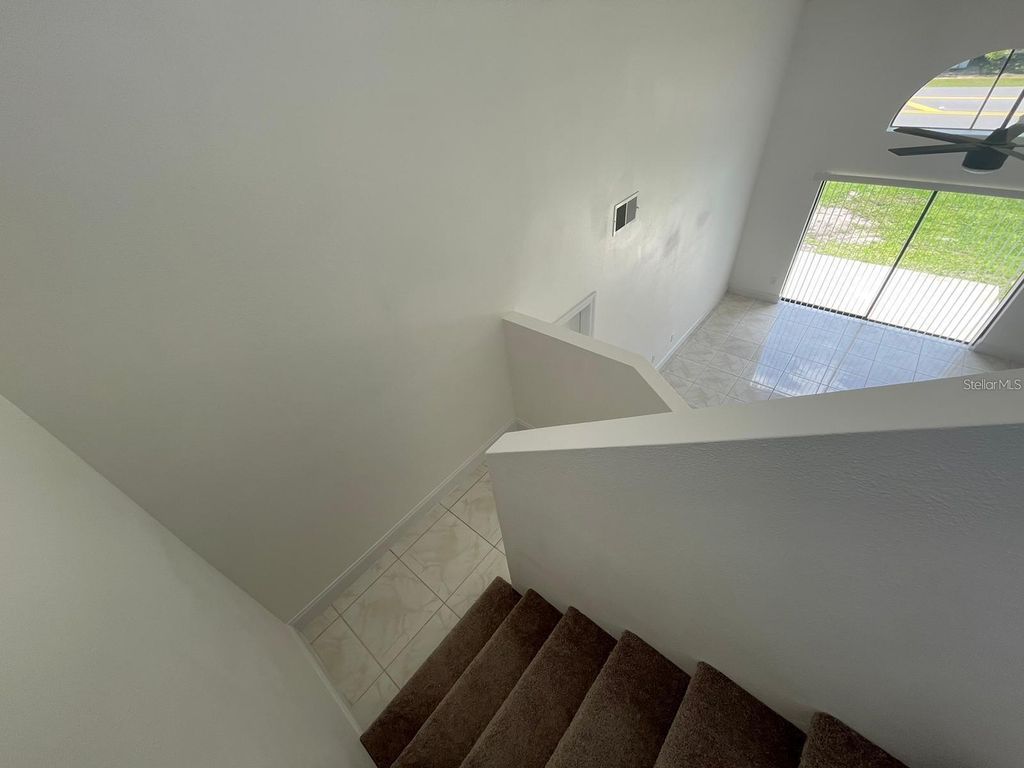 Image 18 of property listing at 198 N LAKE COURT, Kissimmee, FL 34743