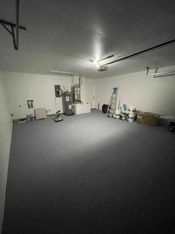 Image 21 of property listing at 198 N LAKE COURT, Kissimmee, FL 34743