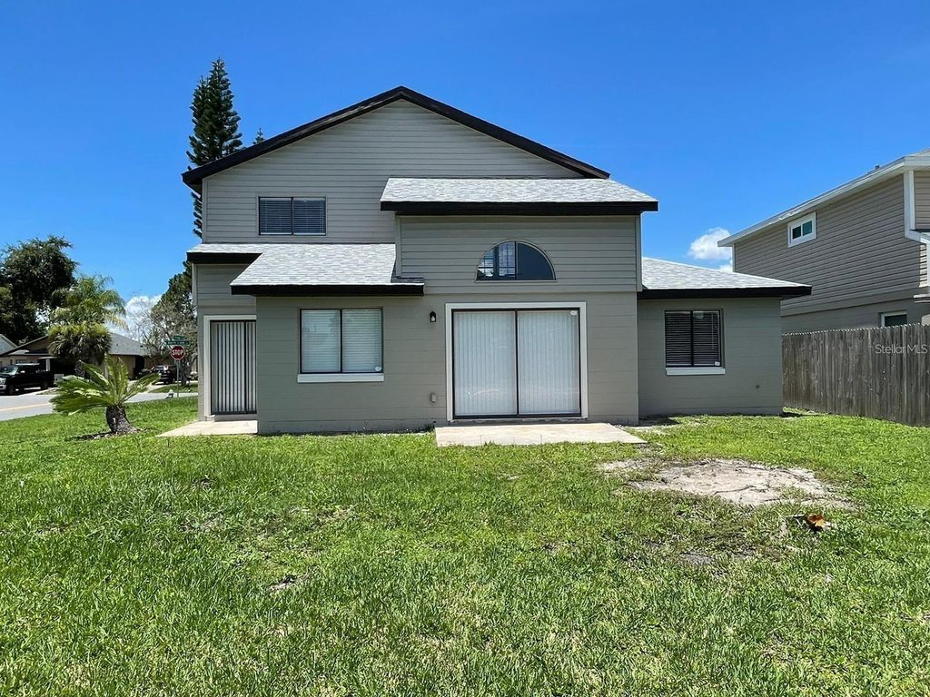 Image 22 of property listing at 198 N LAKE COURT, Kissimmee, FL 34743