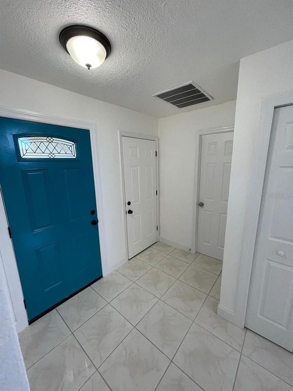 Image 5 of property listing at 198 N LAKE COURT, Kissimmee, FL 34743