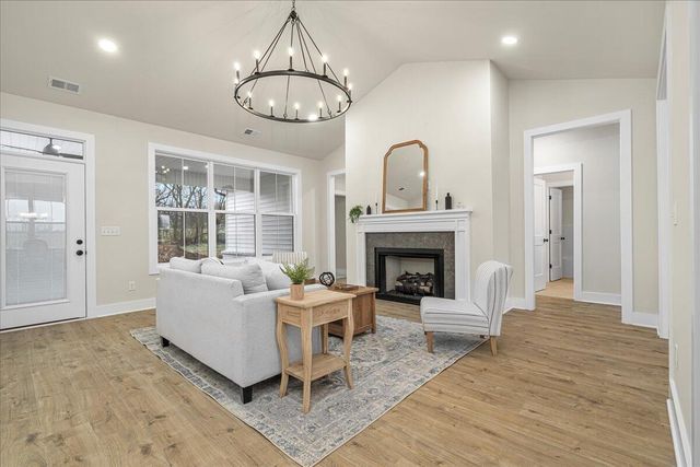 124 Maple Lawn Circle, Nicholasville, KY 40356