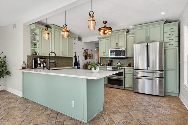 2005 JACKSON STREET N, St Petersburg, FL 33704