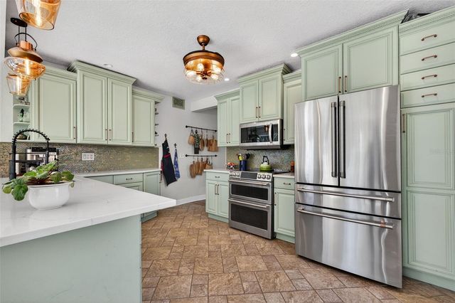 2005 JACKSON STREET N, St Petersburg, FL 33704