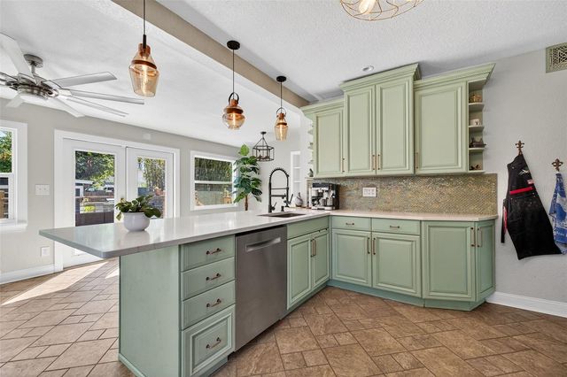 2005 JACKSON STREET N, St Petersburg, FL 33704