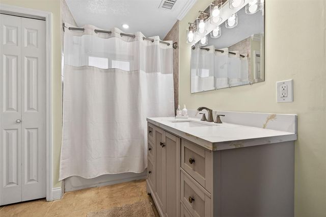 2005 JACKSON STREET N, St Petersburg, FL 33704