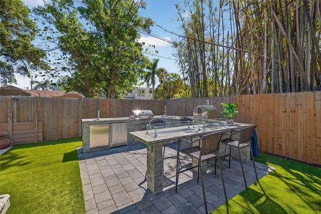 2005 JACKSON STREET N, St Petersburg, FL 33704