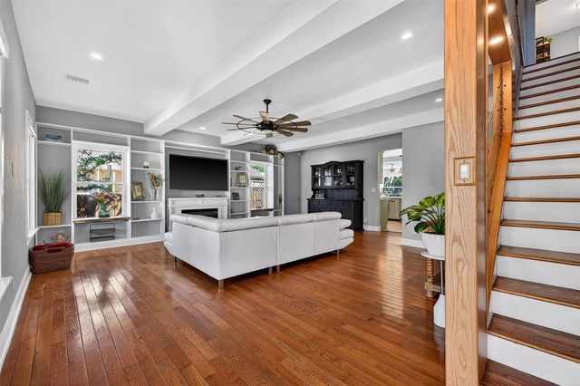 2005 JACKSON STREET N, St Petersburg, FL 33704