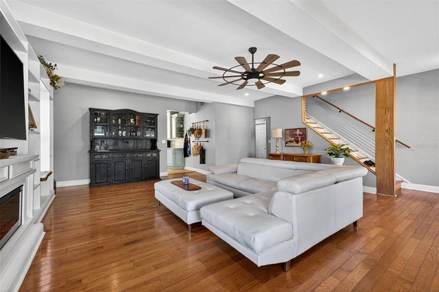 2005 JACKSON STREET N, St Petersburg, FL 33704