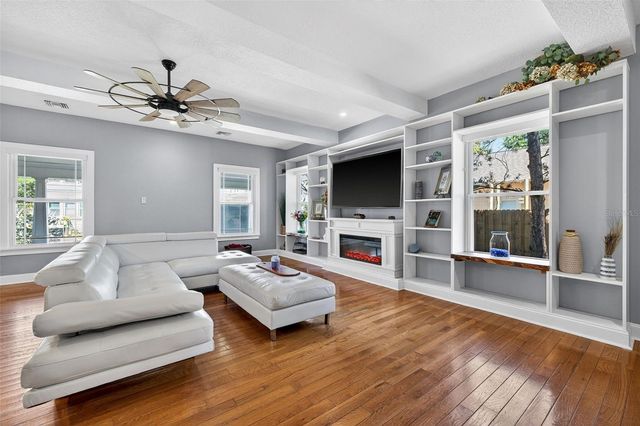 2005 JACKSON STREET N, St Petersburg, FL 33704