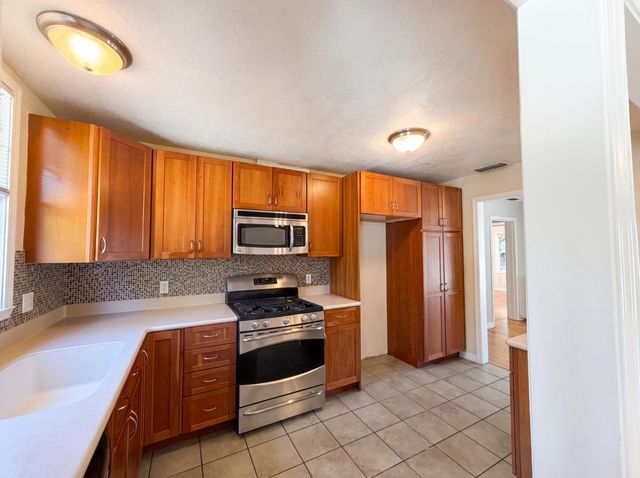 6015 12th Ave, Sacramento, CA 95820