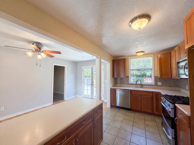 6015 12th Ave, Sacramento, CA 95820