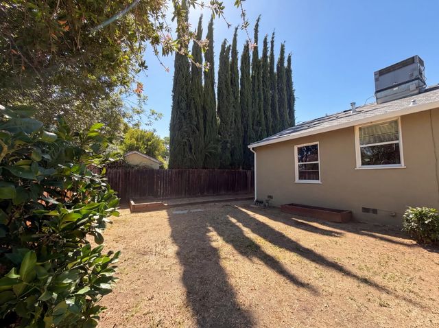 6015 12th Ave, Sacramento, CA 95820