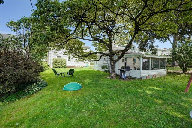 33 Catalpa Road, Irondequoit, NY 14617
