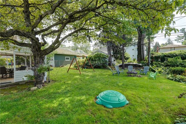 33 Catalpa Road, Irondequoit, NY 14617