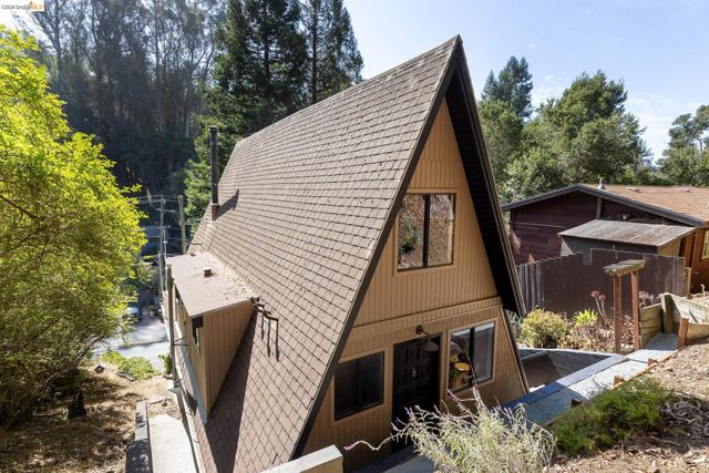 6201 Thornhill Dr, Oakland, CA 94611