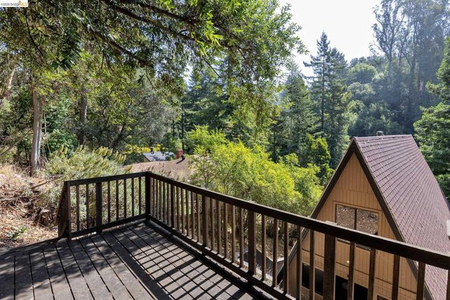 6201 Thornhill Dr, Oakland, CA 94611