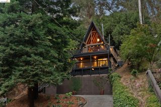 6201 Thornhill Dr, Oakland, CA 94611