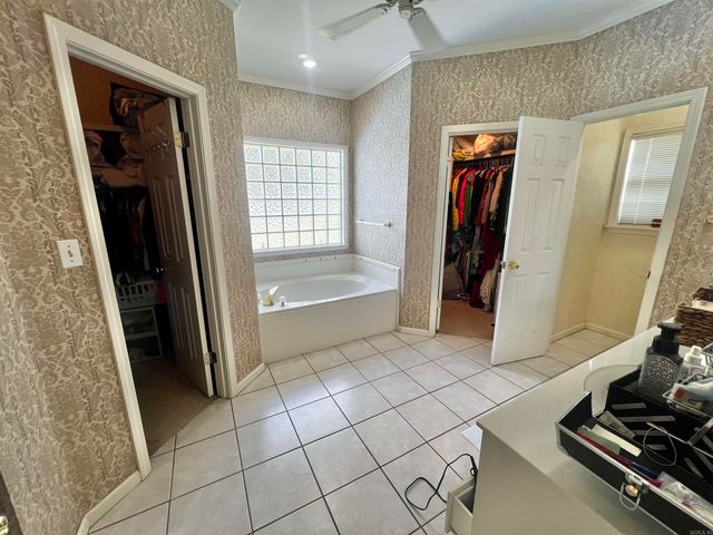 602 River Oaks Boulevard, Searcy, AR 72143