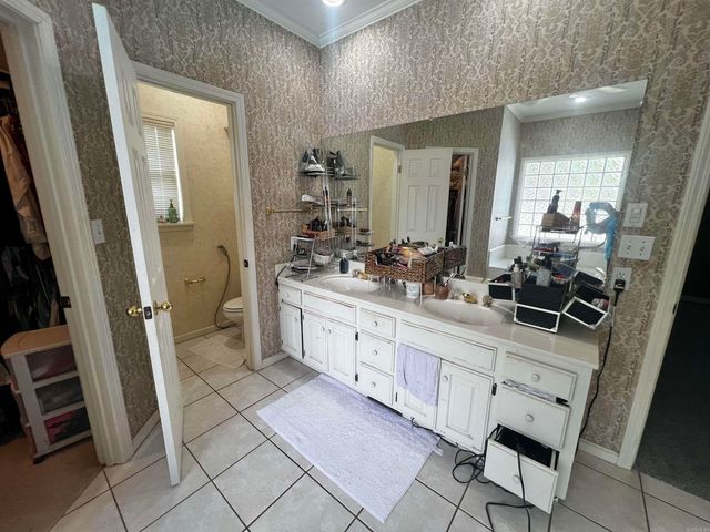 602 River Oaks Boulevard, Searcy, AR 72143