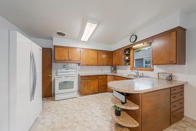 1519 W COMMERCIAL STREET, Appleton, WI 54914