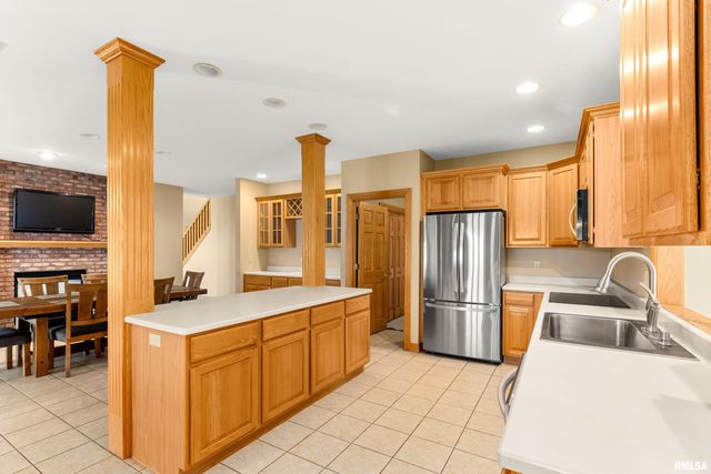 2035 EL CAMINO Drive, Pekin, IL 61554