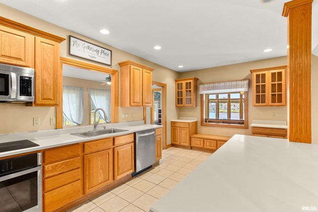 2035 EL CAMINO Drive, Pekin, IL 61554