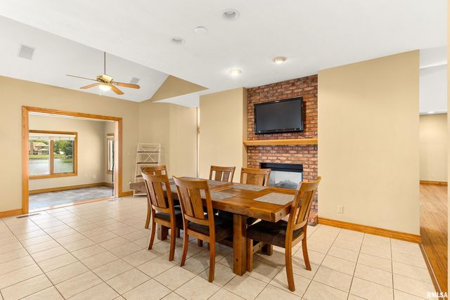 2035 EL CAMINO Drive, Pekin, IL 61554